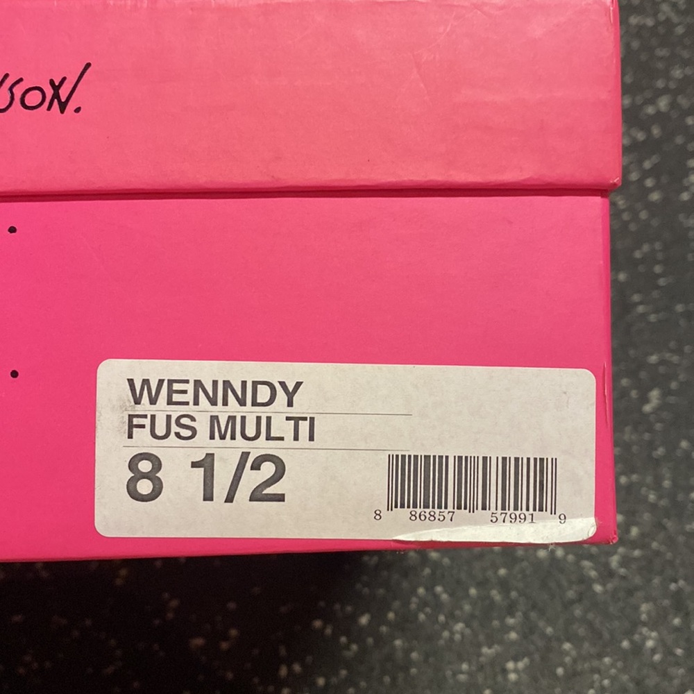 NIB Betsy Johnson Wenndy Fuchsia Multi Strappy Wedges - Picture 10 of 11